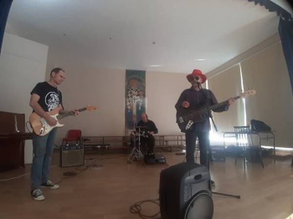 КОНЦЕРТ ГРУПЕ „ОРАСИ“ У XII БЕОГРАДСКОЈ ГИМНАЗИЈИ