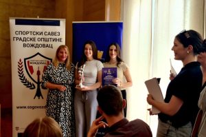СВЕЧАНА ДОДЕЛА НАГРАДА У ЗГРАДИ ОПШТИНЕ ВОЖДОВАЦ