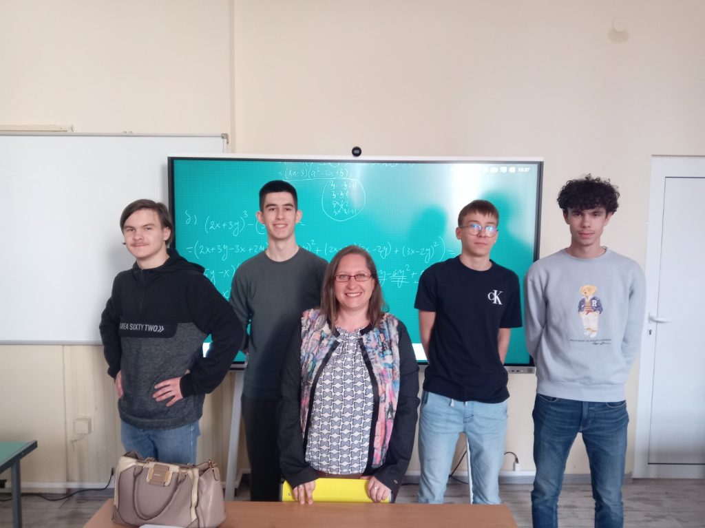 ПОНОС НАШЕ ГИМНАЗИЈЕ - СЈАЈНИ РЕЗУЛТАТИ МАТЕМАТИЧАРА НА ОКРУЖНОМ ТАКМИЧЕЊУ